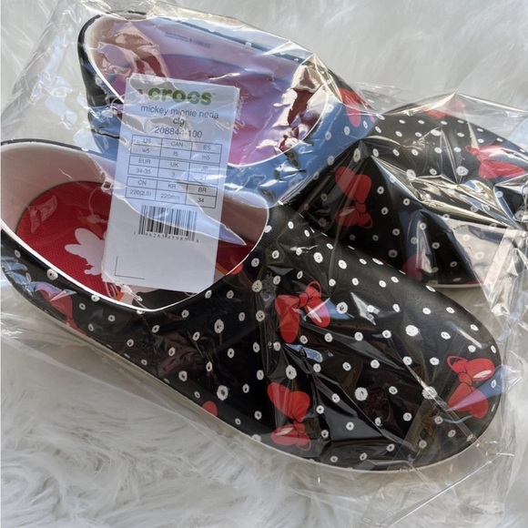 🆕Crocs Minnie Mouse Red Bow Polka Dot Print Women’s Size 5 Removable Insole - Picture 4 of 13